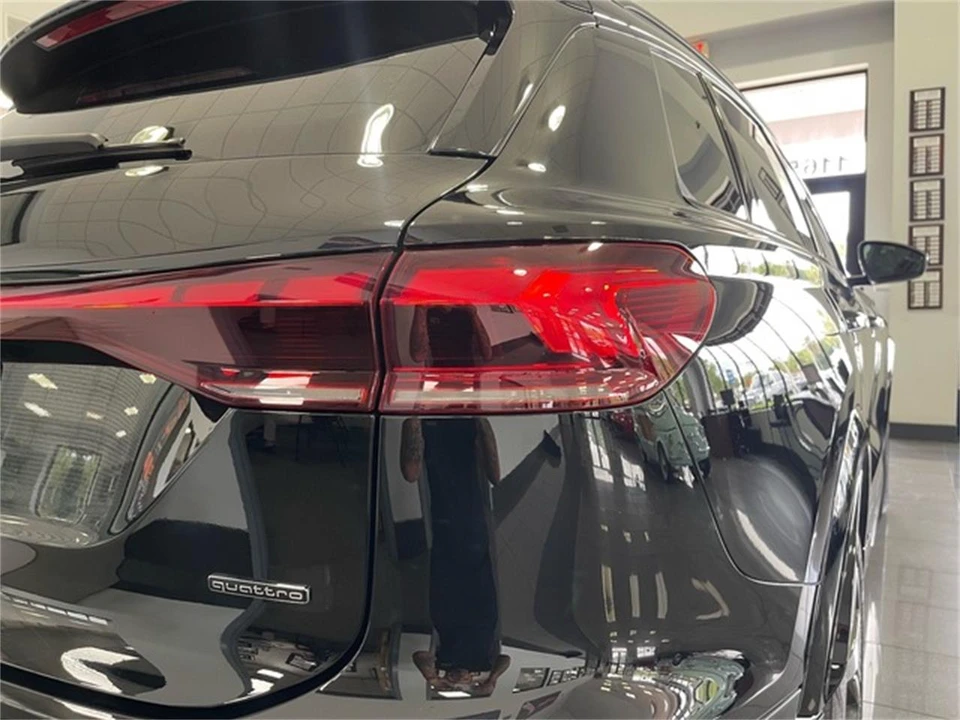 2025 Audi e-tron - Image 17 of 31