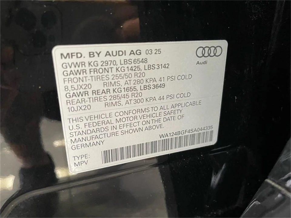 2025 Audi e-tron - Image 19 of 31