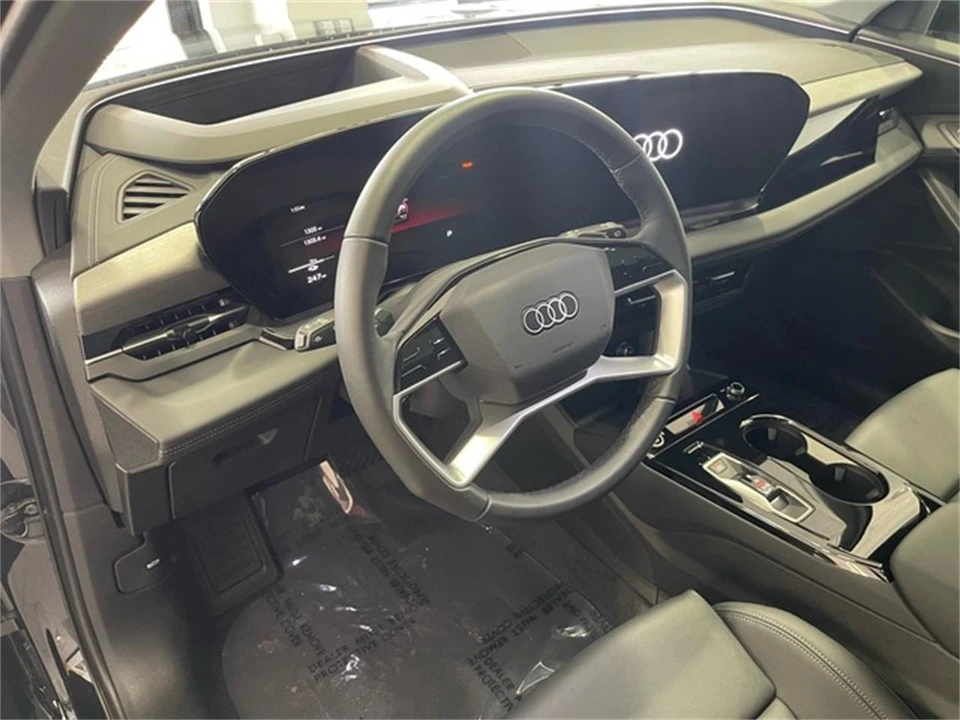 2025 Audi e-tron - Image 25 of 31