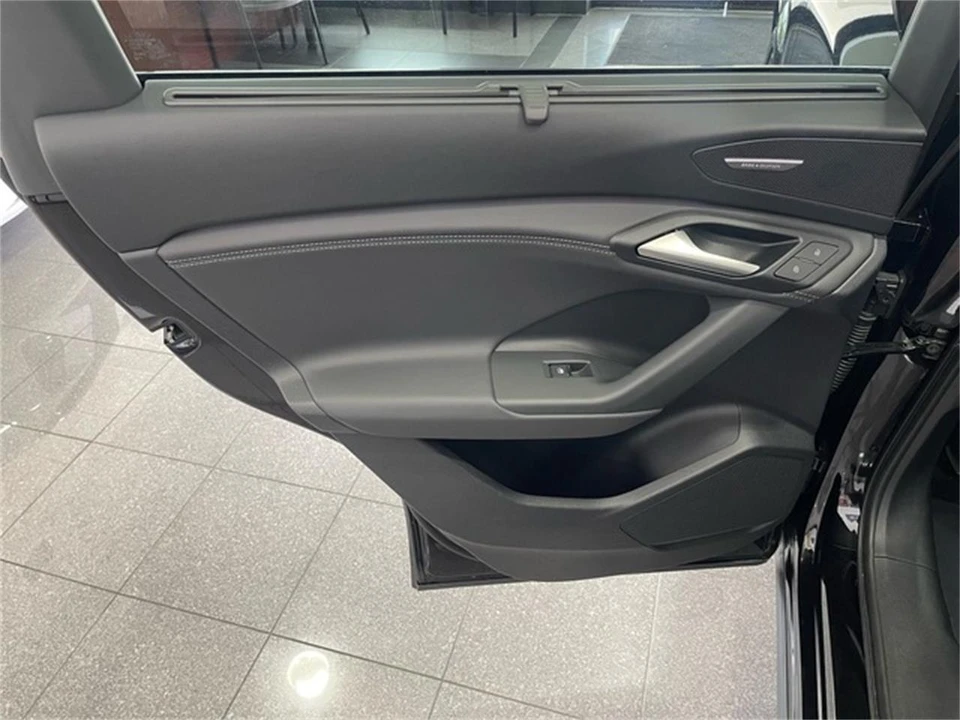 2025 Audi e-tron - Image 31 of 31