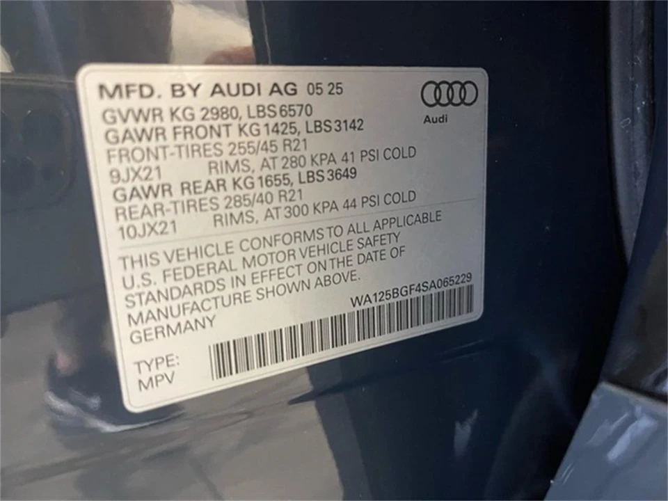 2025 Audi Q8 e-tron - Image 19 of 31