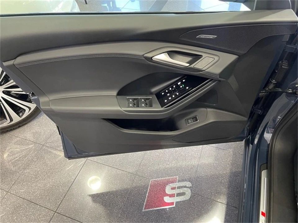 2025 Audi Q8 e-tron - Image 23 of 31