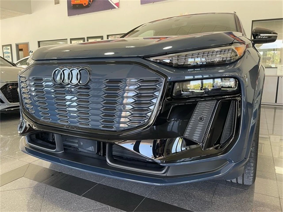 2025 Audi Q8 e-tron - Image 11 of 31