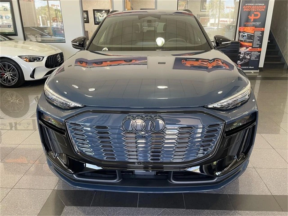 2025 Audi Q8 e-tron - Image 9 of 31