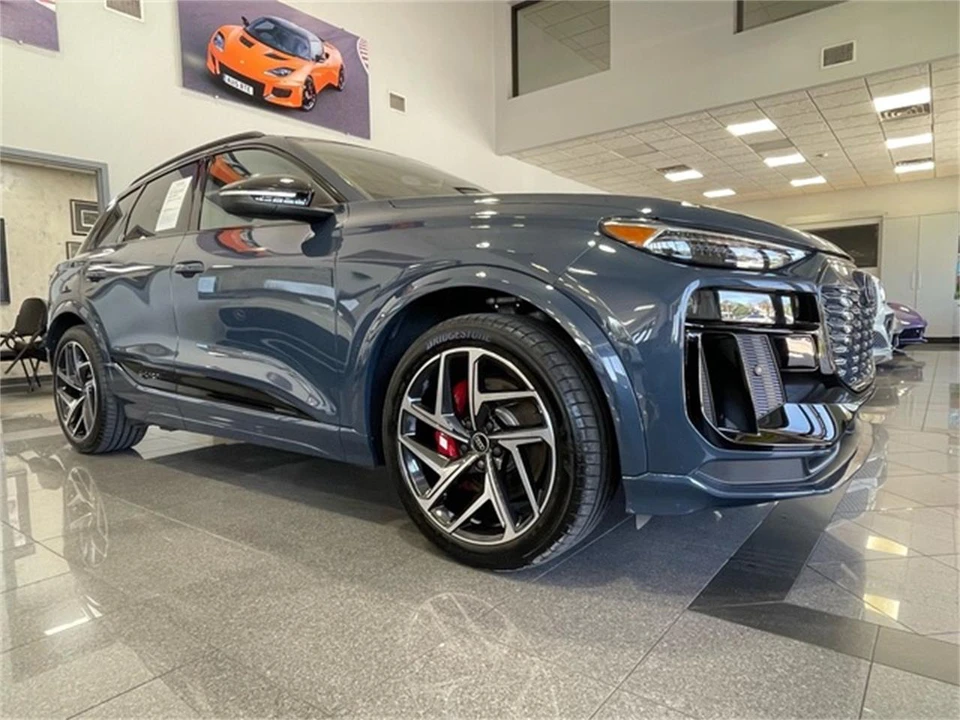 2025 Audi Q8 e-tron - Image 7 of 31