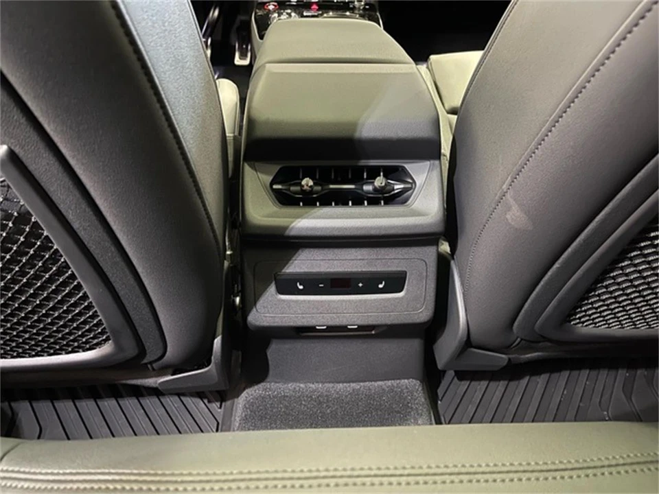 2025 Audi Q8 e-tron - Image 31 of 31
