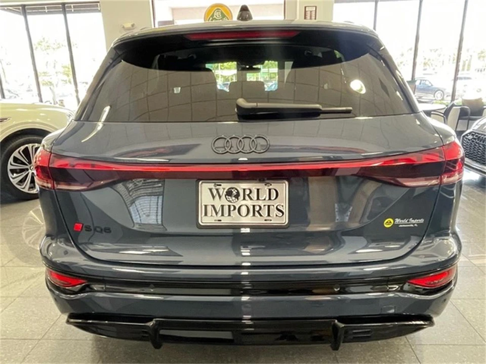 2025 Audi Q8 e-tron - Image 4 of 31