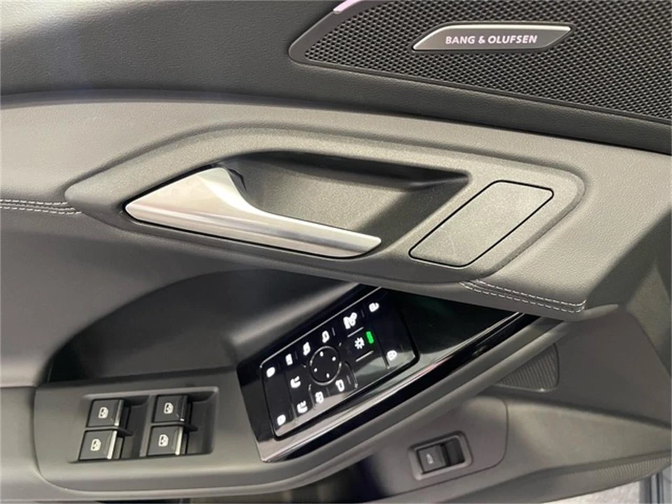 2025 Audi Q8 e-tron - Image 24 of 31