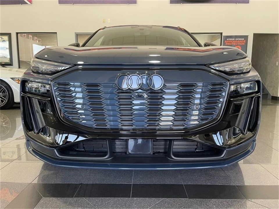 2025 Audi Q8 e-tron - Image 8 of 31