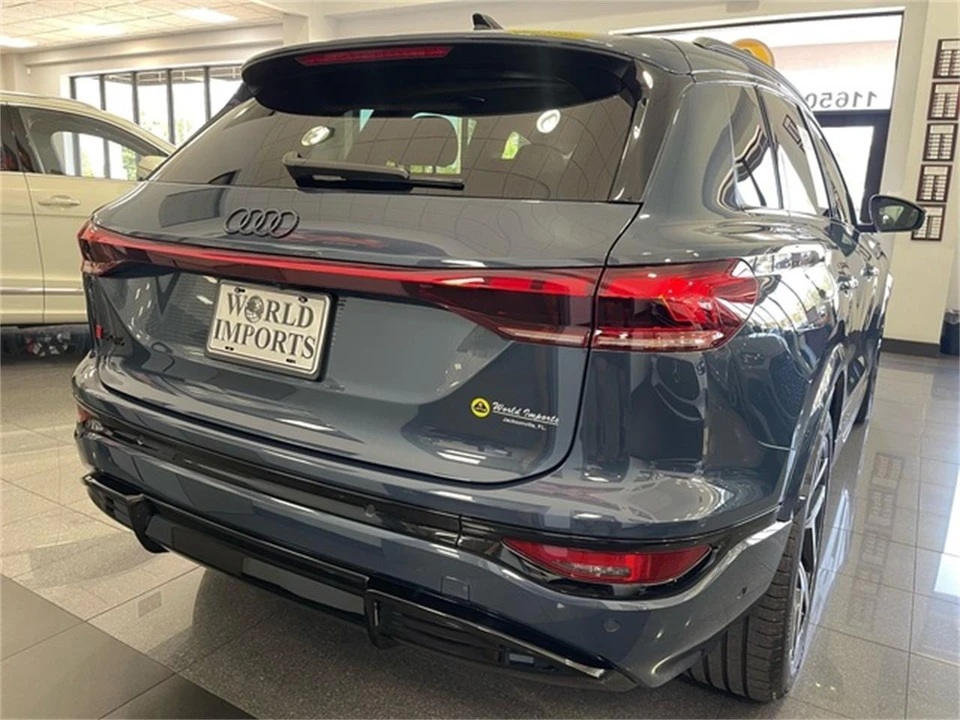 2025 Audi Q8 e-tron - Image 18 of 31