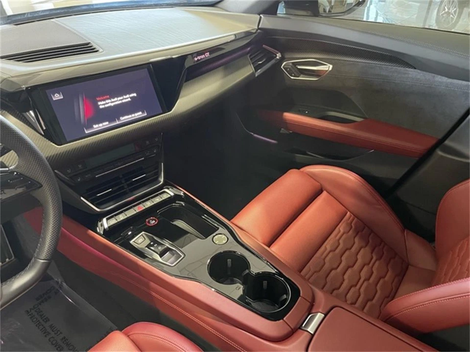 2025 Audi e-tron - Image 27 of 31