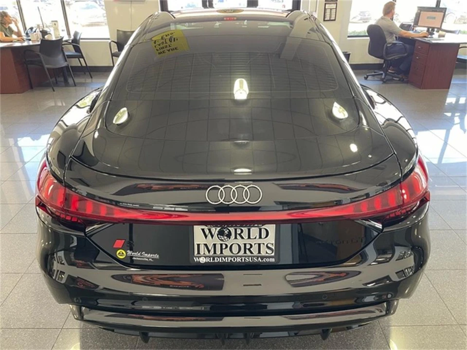 2025 Audi e-tron - Image 4 of 31