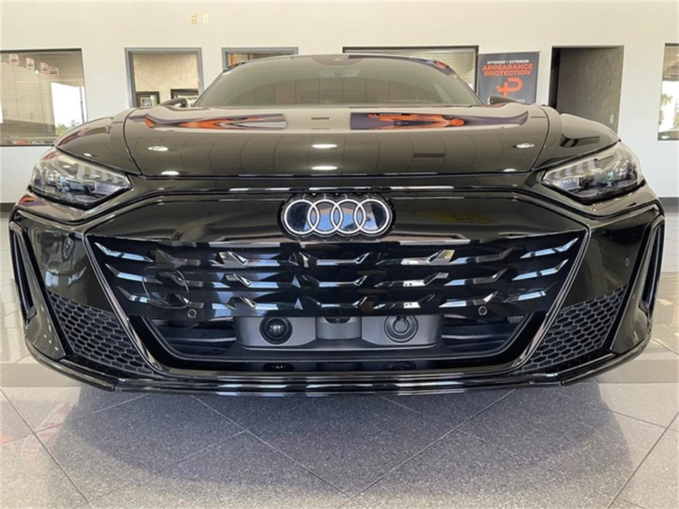 2025 Audi e-tron - Image 8 of 31