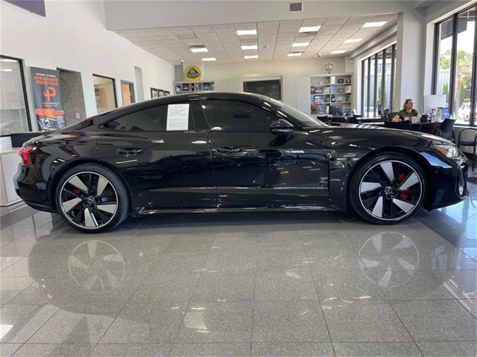 2025 Audi e-tron - Image 6 of 31