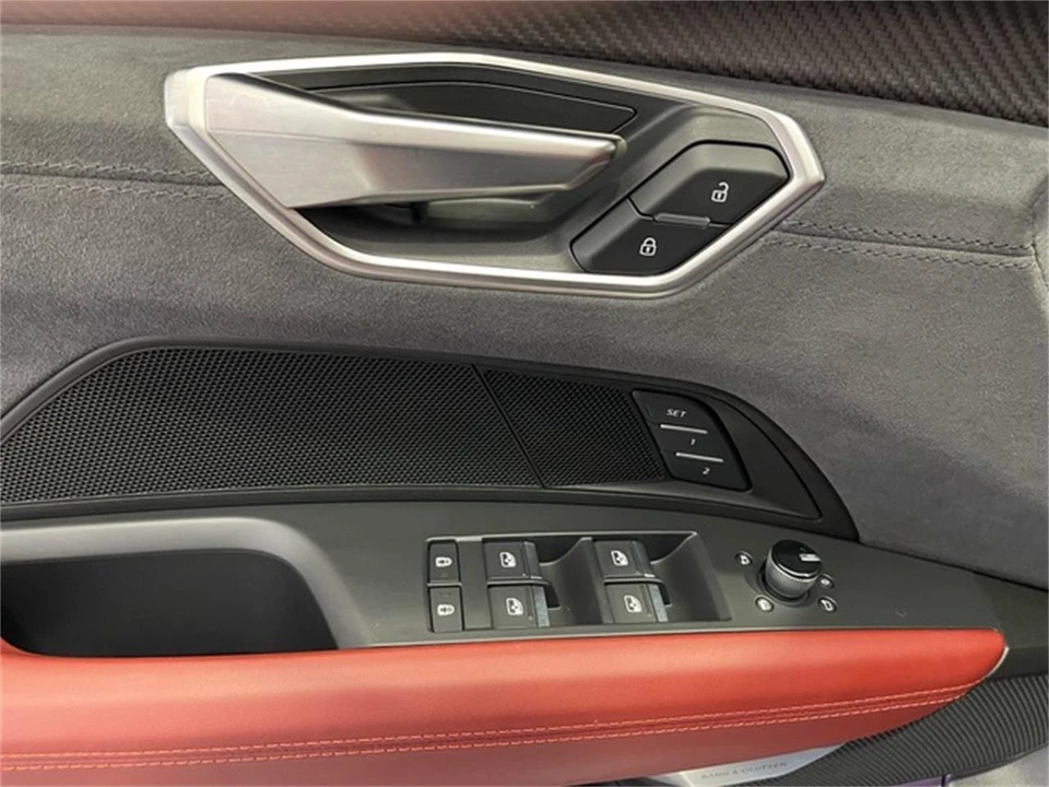 2025 Audi e-tron - Image 24 of 31
