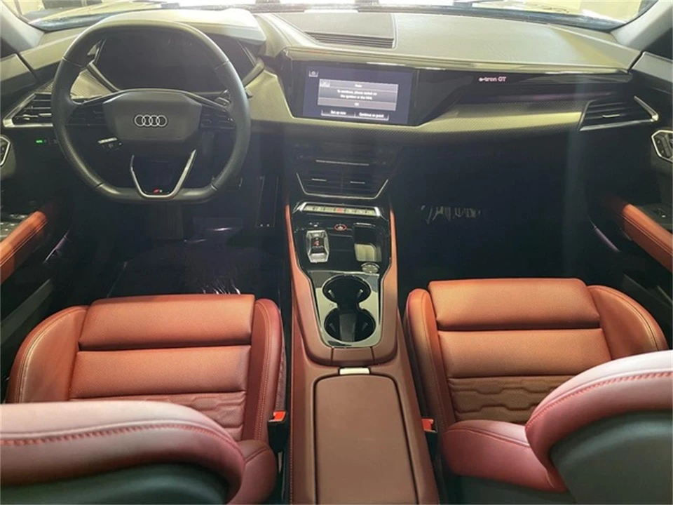 2025 Audi e-tron - Image 29 of 31