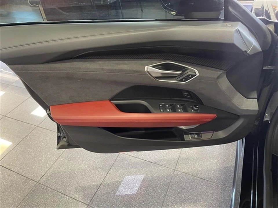 2025 Audi e-tron - Image 23 of 31