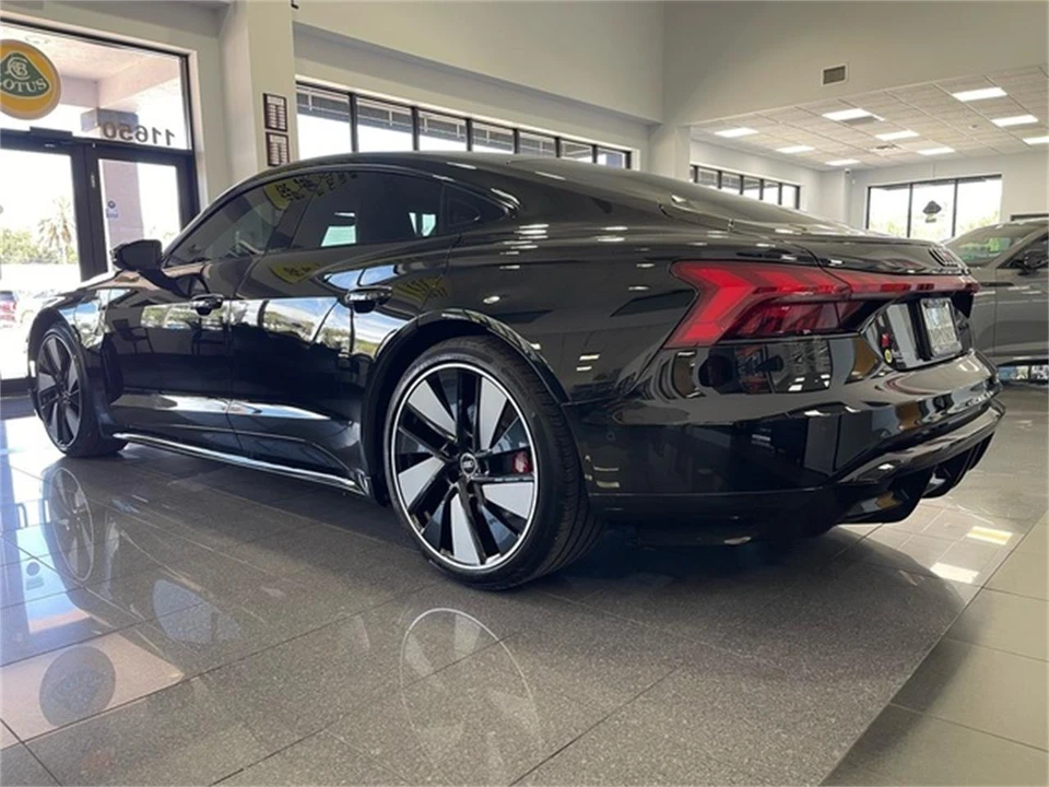 2025 Audi e-tron - Image 3 of 31