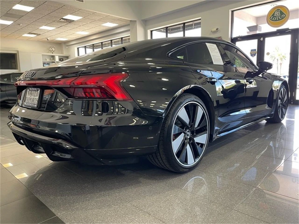 2025 Audi e-tron - Image 5 of 31