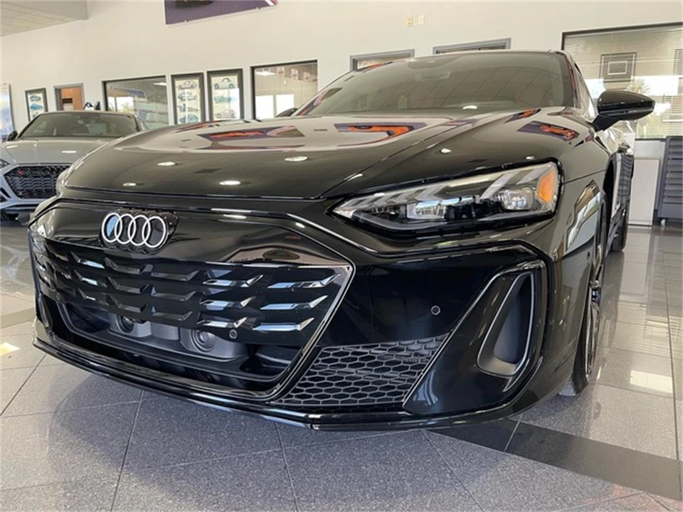 2025 Audi e-tron - Image 11 of 31