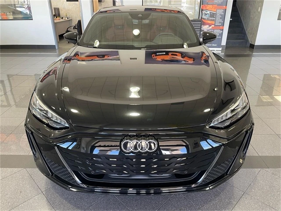 2025 Audi e-tron - Image 9 of 31