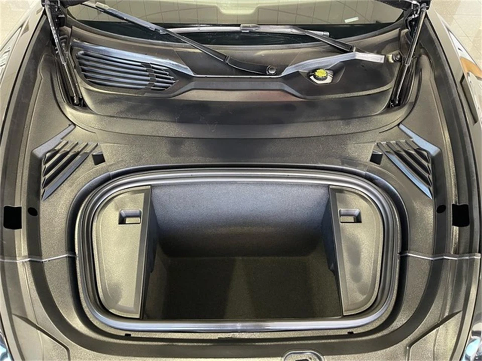 2025 Audi e-tron - Image 20 of 31