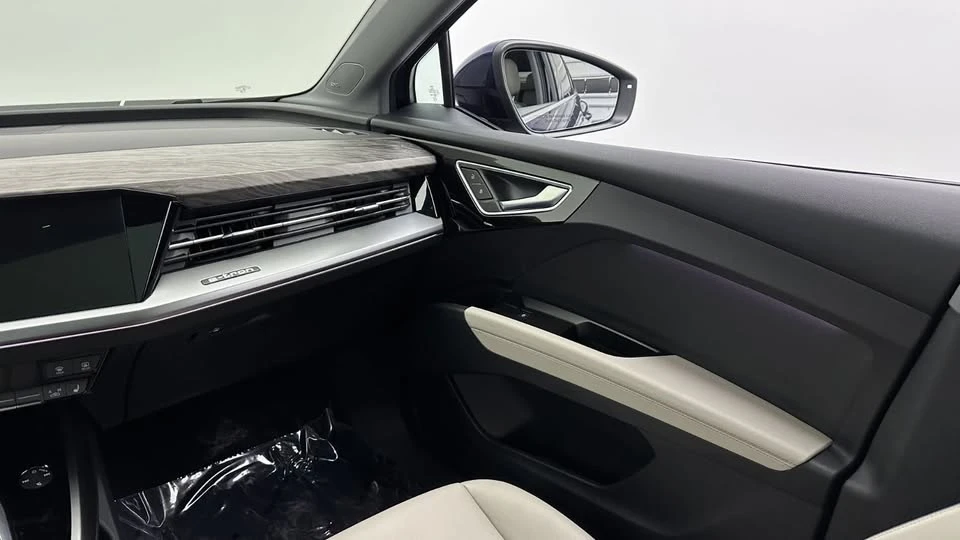 2025 Audi Q4 e-tron - Image 19 of 20