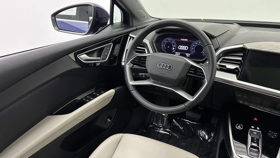 2025 Audi Q4 e-tron - Image 17 of 20