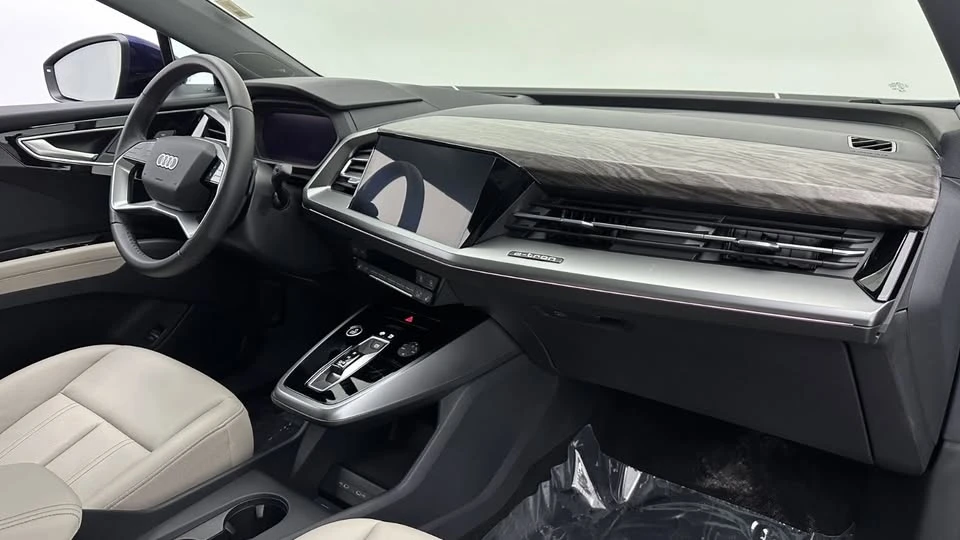 2025 Audi Q4 e-tron - Image 20 of 20