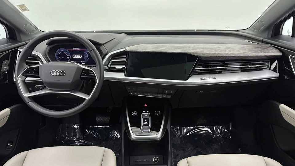 2025 Audi Q4 e-tron - Image 18 of 20
