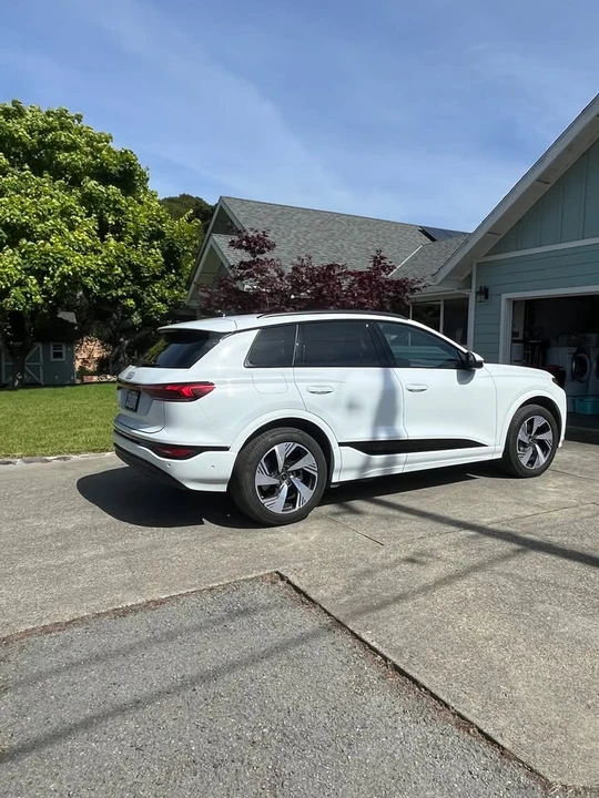 2025 Audi Q6 e-tron - Image 4 of 12