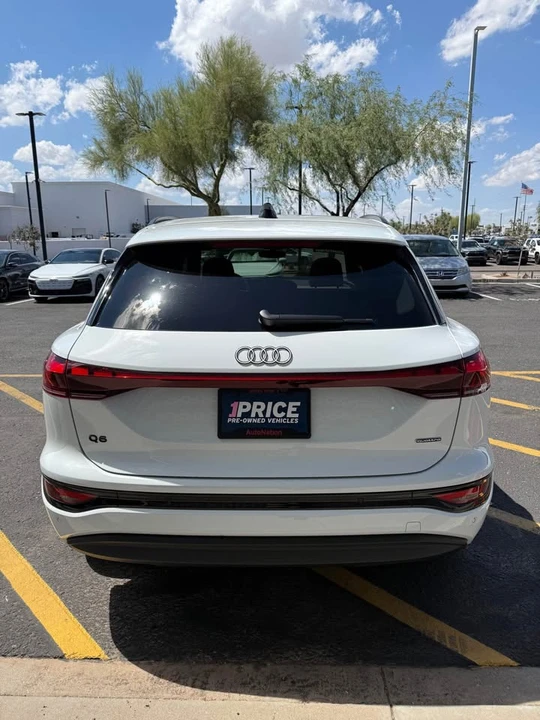 2025 Audi Q6 e-tron - Image 10 of 18