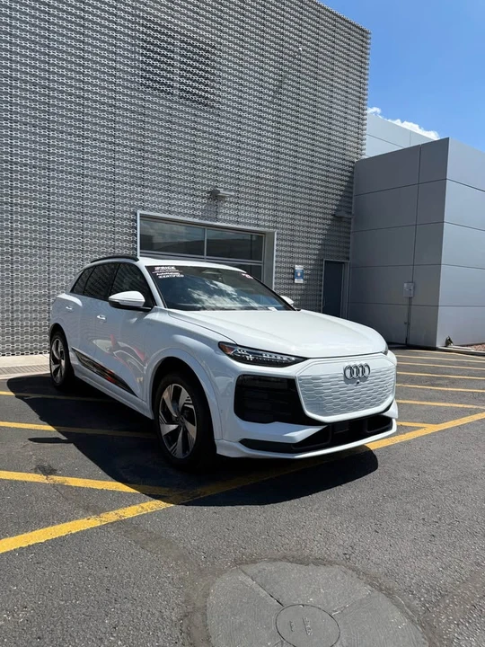 2025 Audi Q6 e-tron - Image 18 of 18