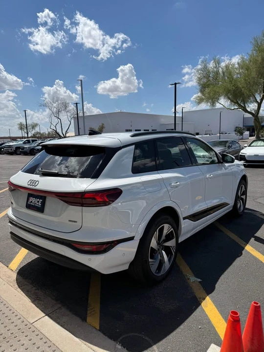 2025 Audi Q6 e-tron - Image 13 of 18