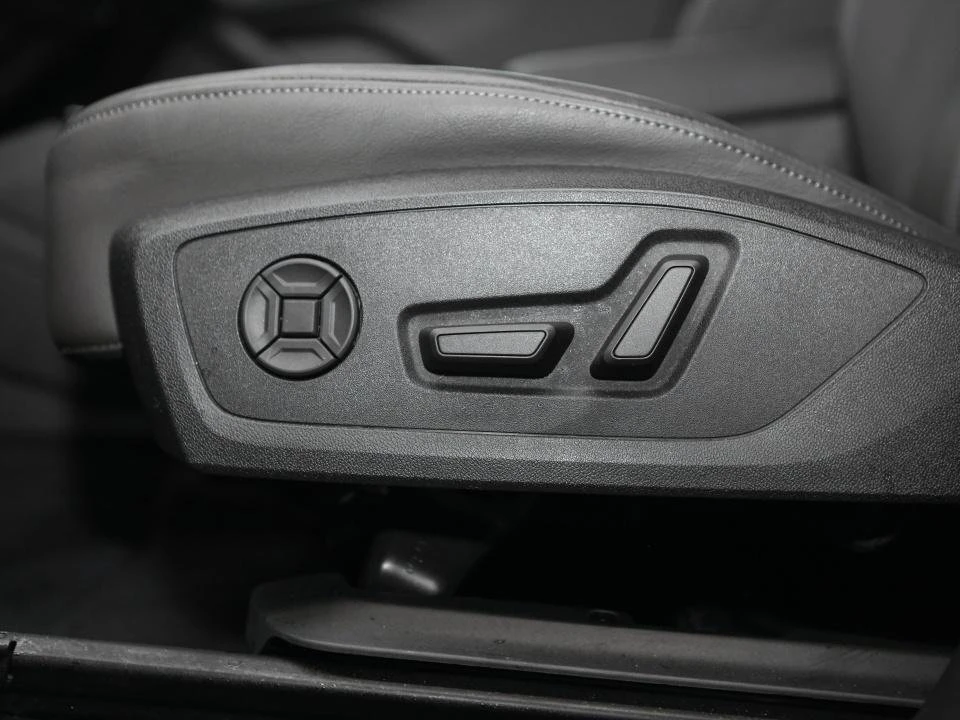 2025 Audi Q6 e-tron - Image 17 of 20