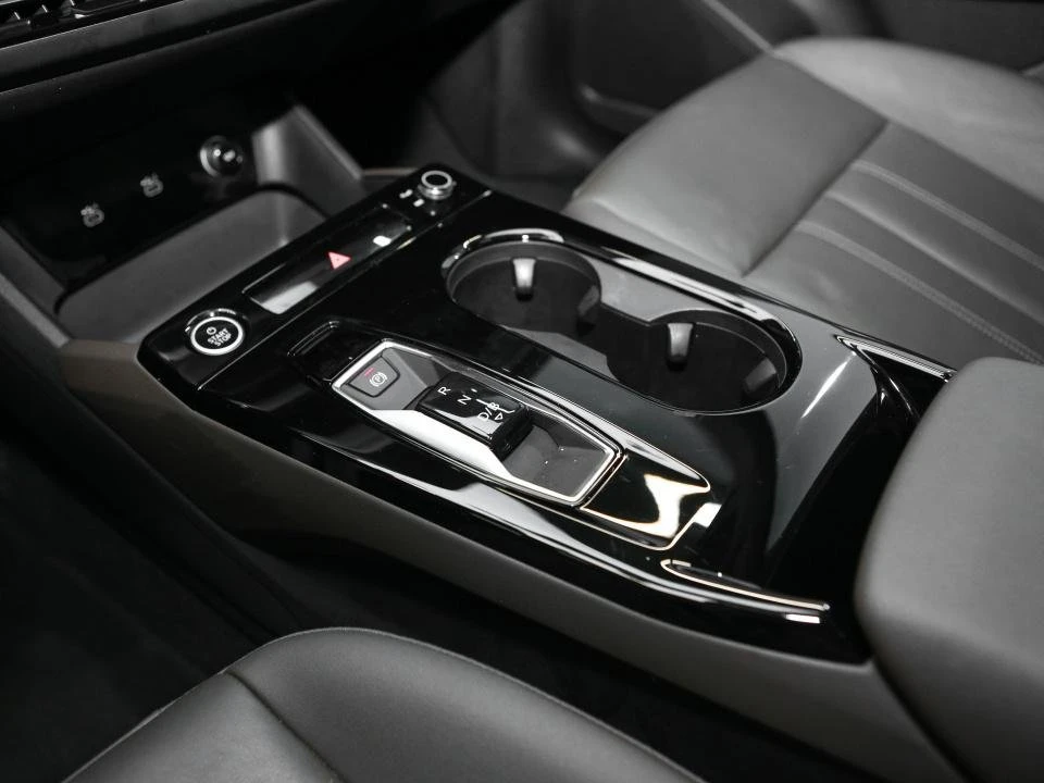 2025 Audi Q6 e-tron - Image 16 of 20