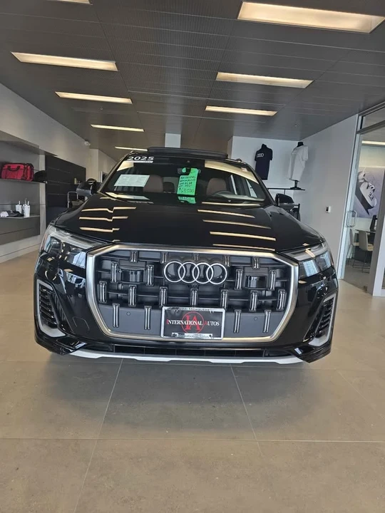 2025 Audi 4M Q7 - Image 2 of 16