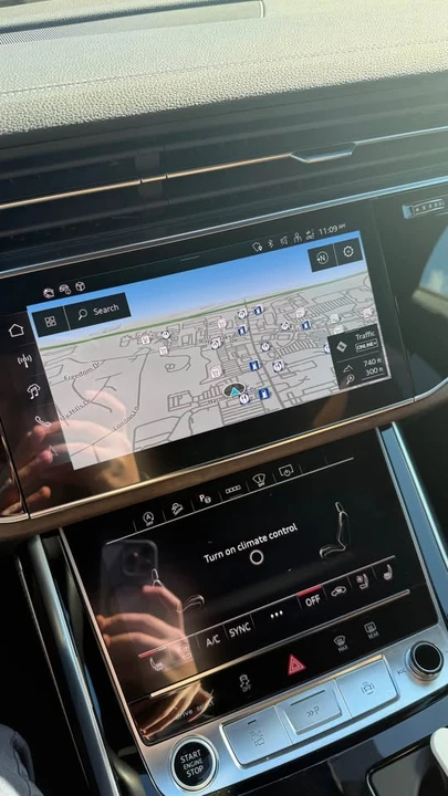 2025 Audi Q8 - Image 9 of 10