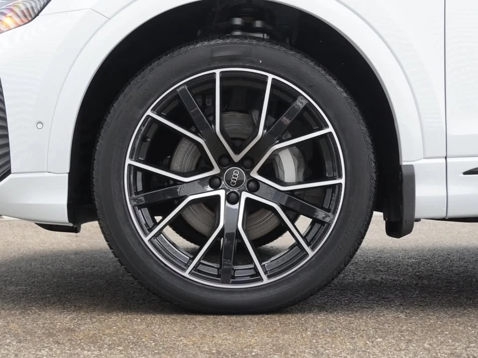 2025 Audi Q8 - Image 5 of 20