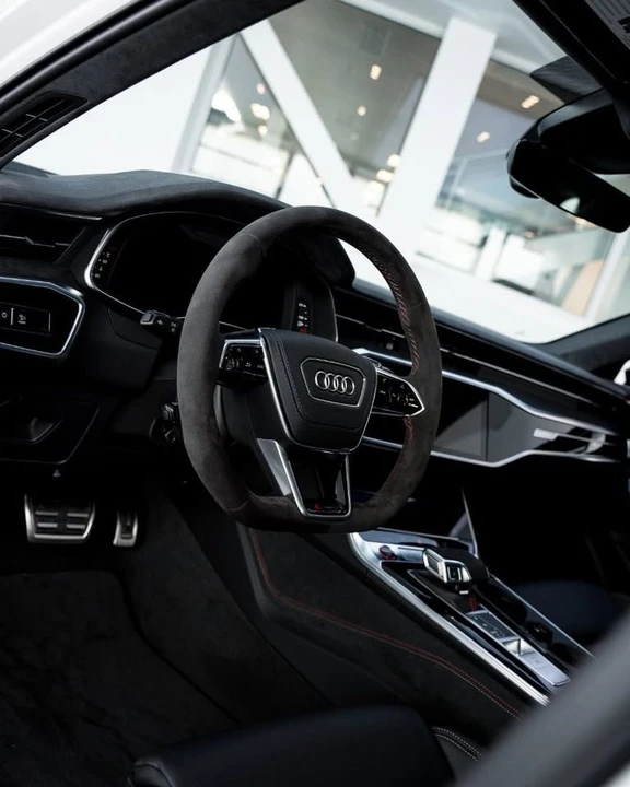 2025 Audi C8 RS6 - Image 2 of 19