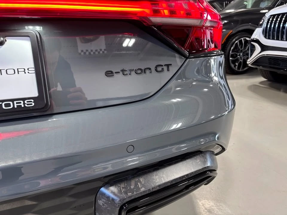 2025 Audi e-tron GT - Image 11 of 20