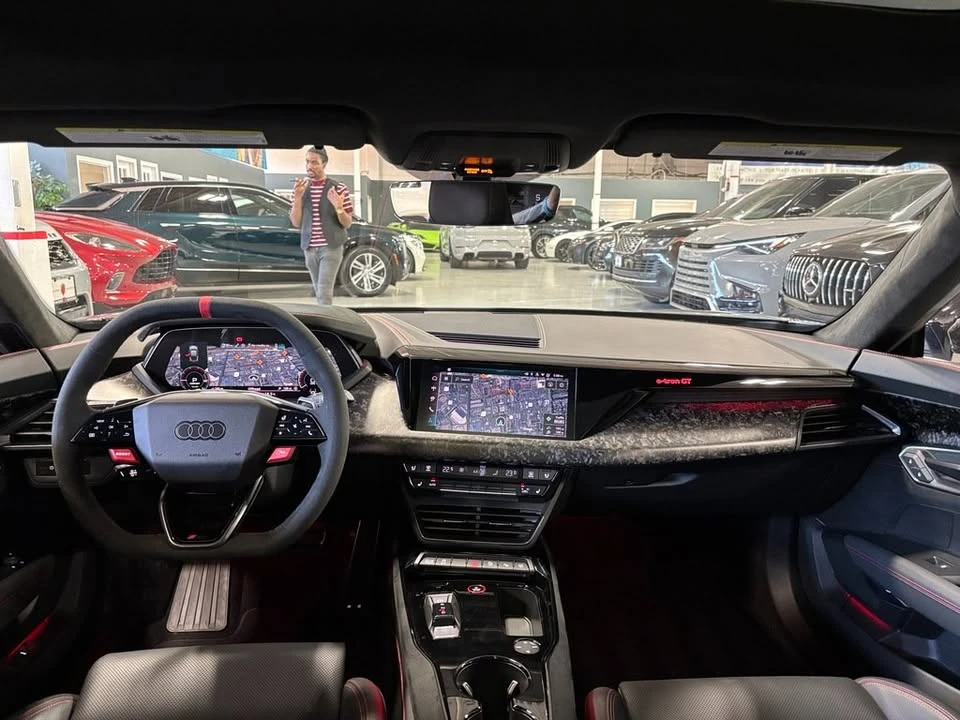 2025 Audi e-tron GT - Image 18 of 20