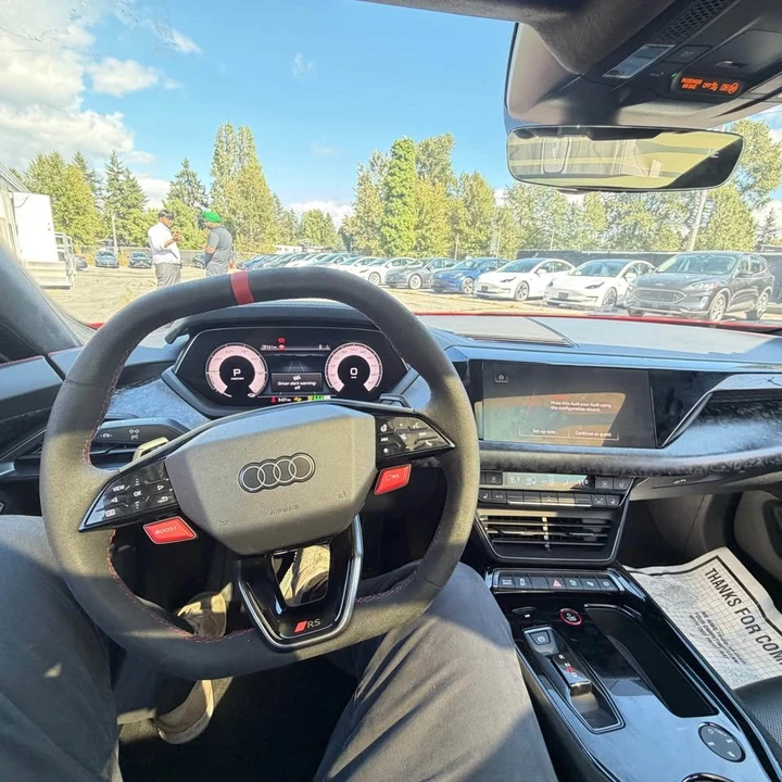 2025 Audi RS e-tron GT - Image 2 of 8