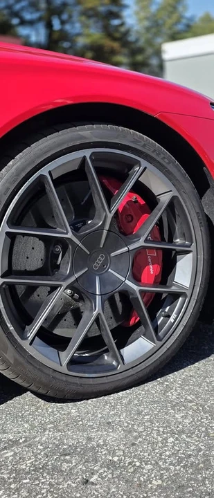 2025 Audi RS e-tron GT - Image 8 of 9