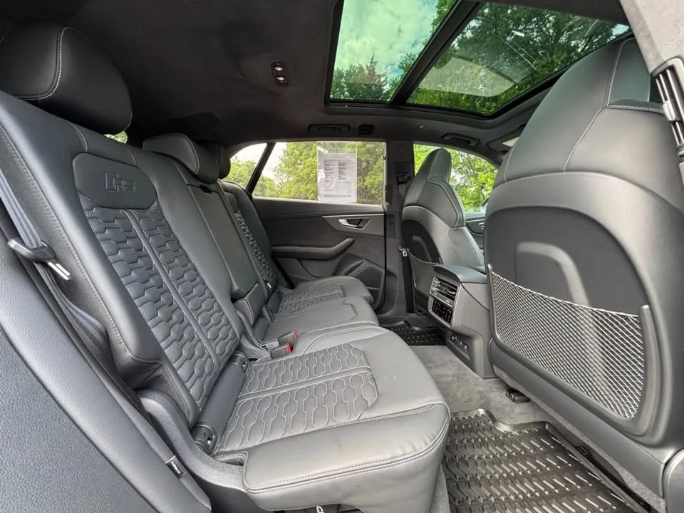 2025 Audi RS Q8 Performance - Image 12 of 20