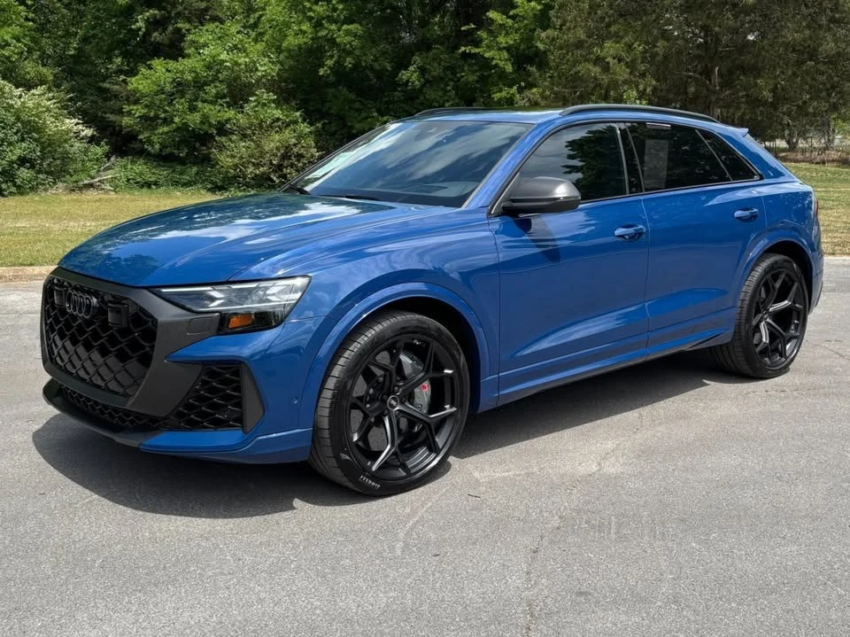 2025 Audi RS Q8 Performance - Image 2 of 20