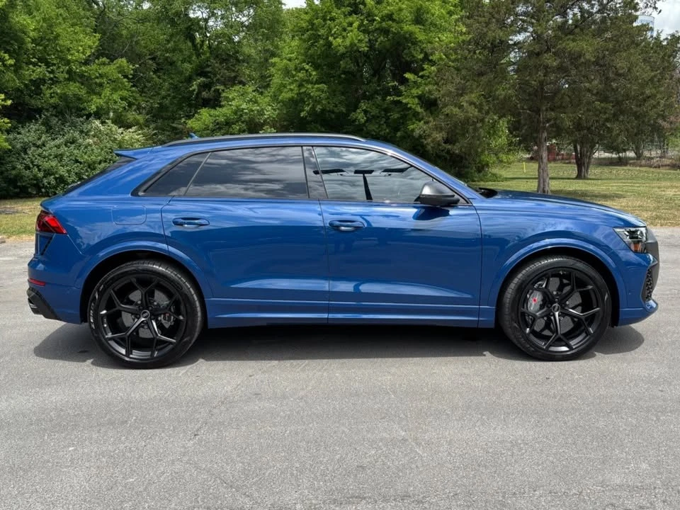 2025 Audi RS Q8 Performance - Image 8 of 20