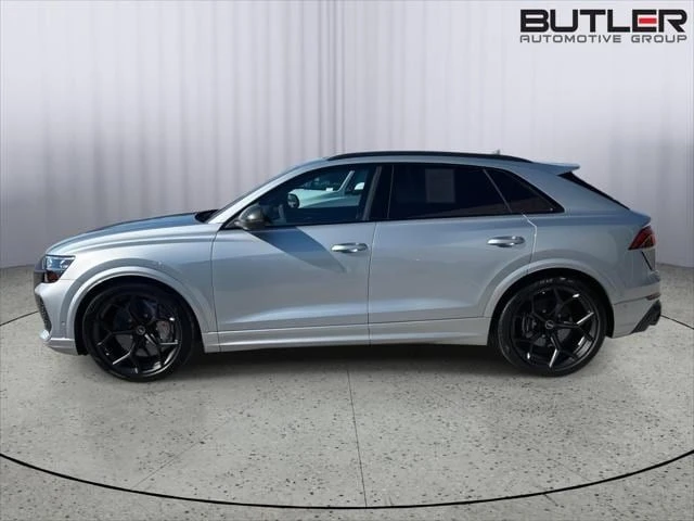 2025 Audi RS Q8 Performance - Image 8 of 20
