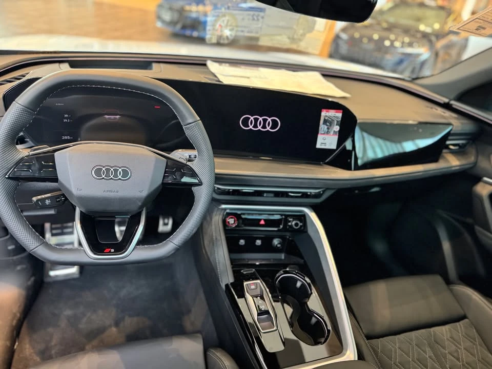 2025 Audi FY SQ5 - Image 10 of 11