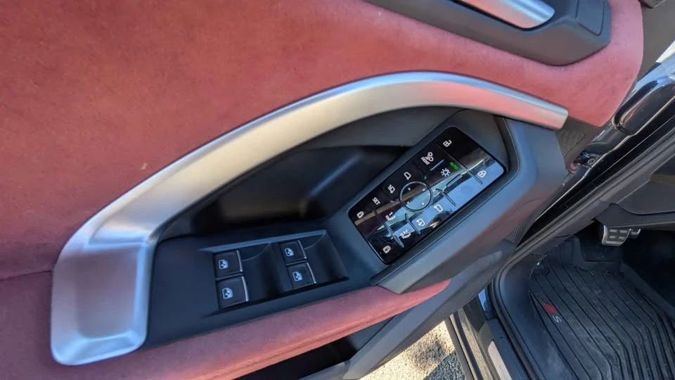 2025 Audi FY SQ5 - Image 11 of 19